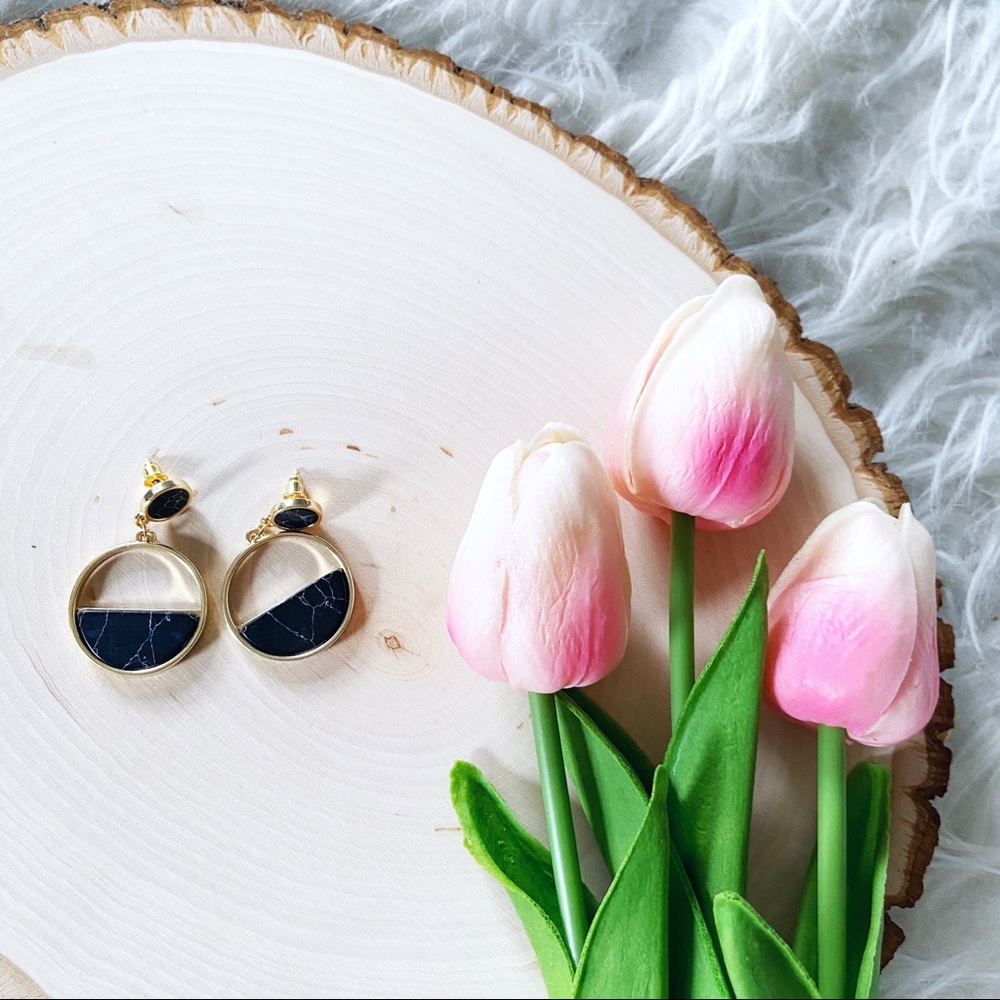 🎀 NEW • Round Geometric Dangle Marble Earrings - Picture 3 of 6